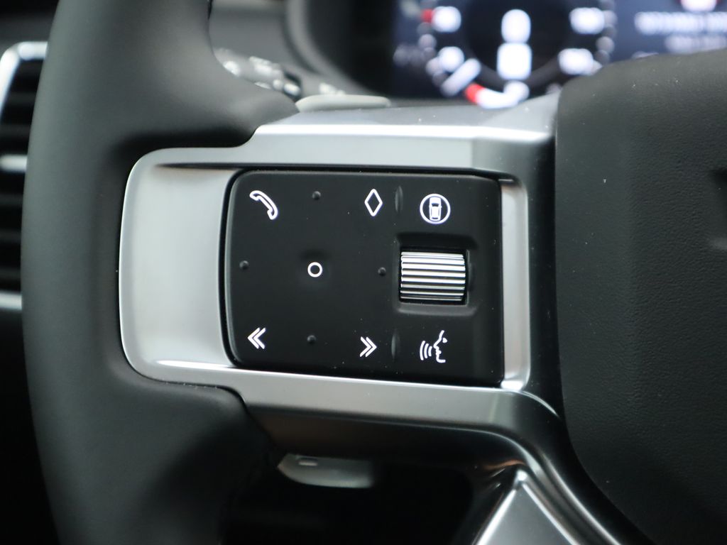 Thumbnail: 2025 Land Rover Discovery - 12