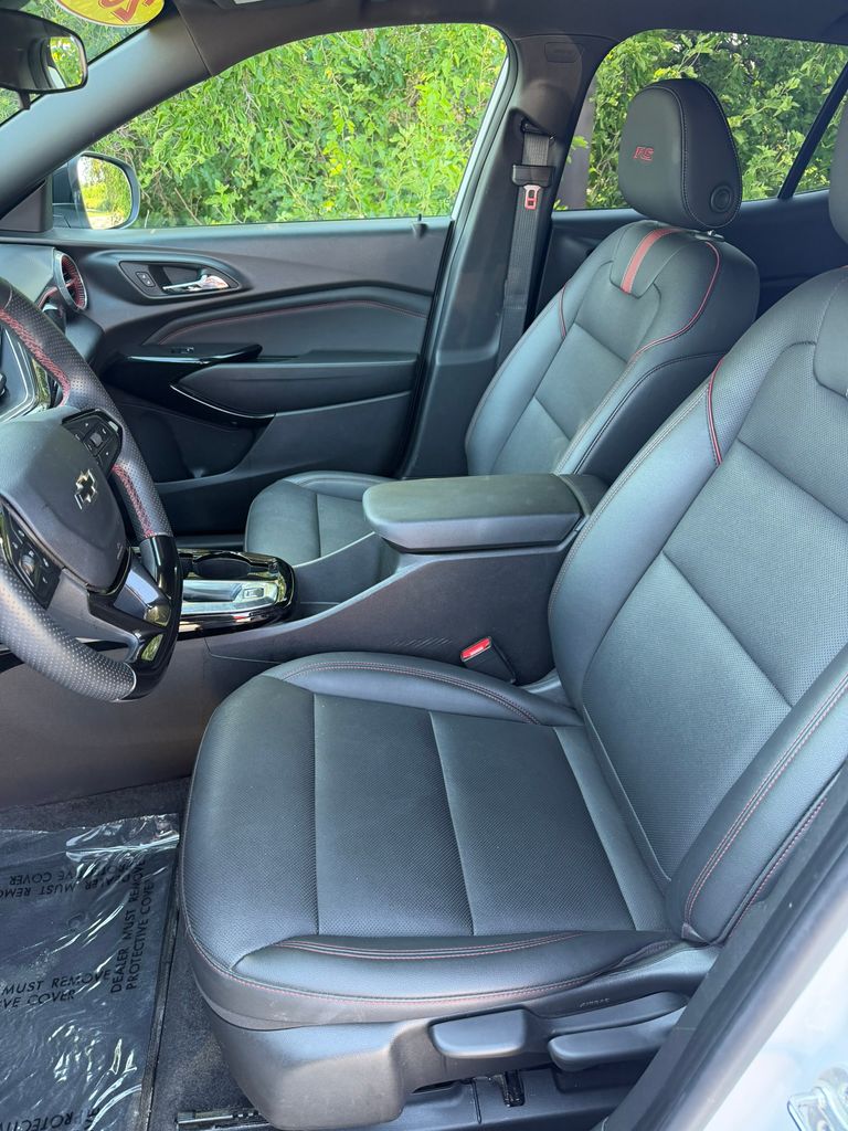 Used 2025 Chevrolet Trax SUV