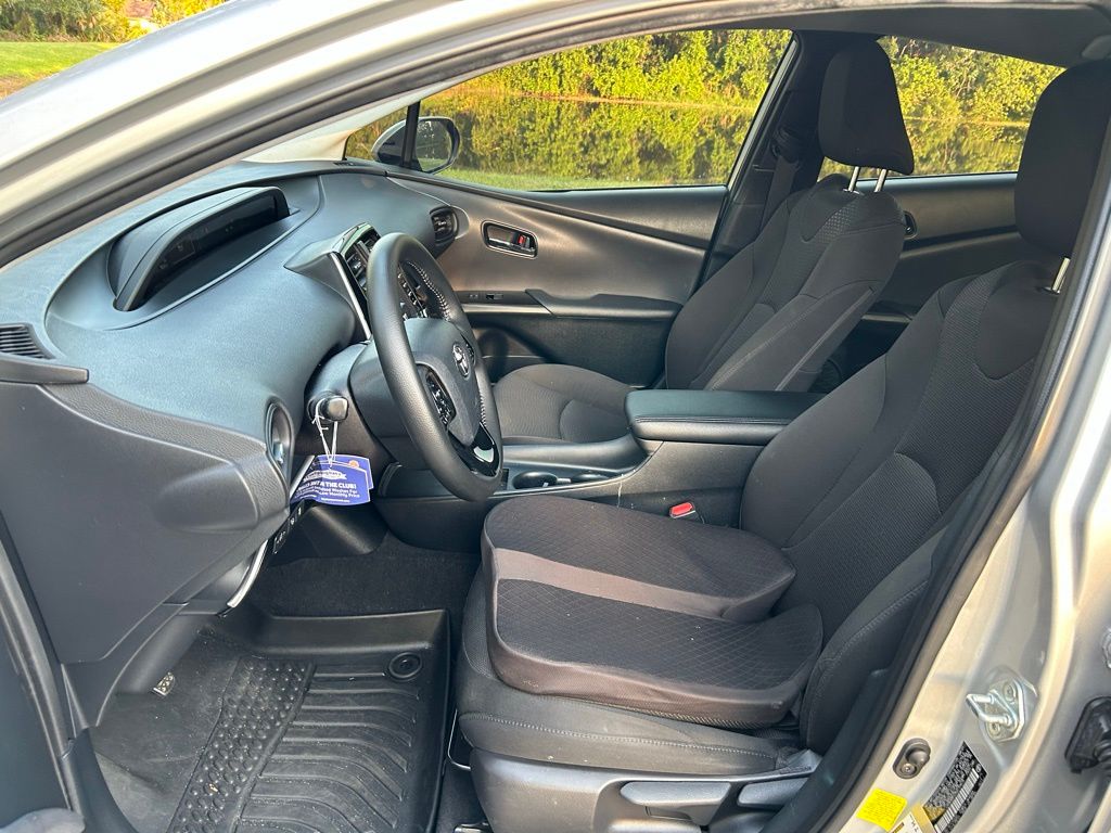 2022 Toyota Prius Limited 13