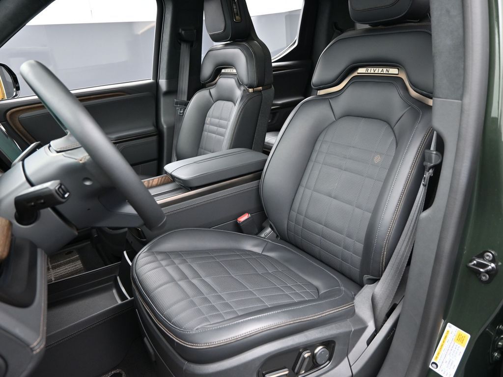 2025 Rivian R1T Ascend