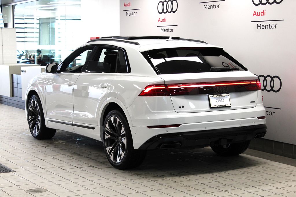 Thumbnail: 2026 Audi Q8 - 4