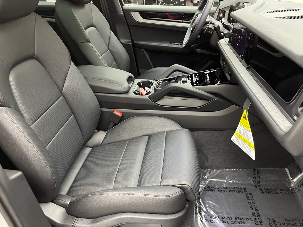 Thumbnail: 2026 Porsche Cayenne - 30