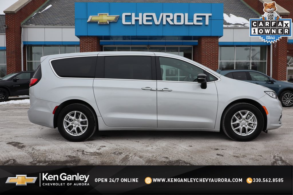 2026 Chrysler Pacifica Select FWD
