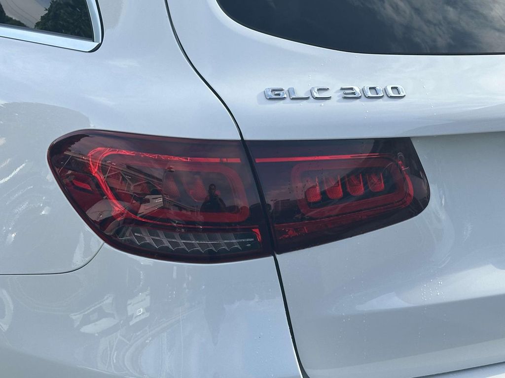 2021 Mercedes-Benz GLC 300 10