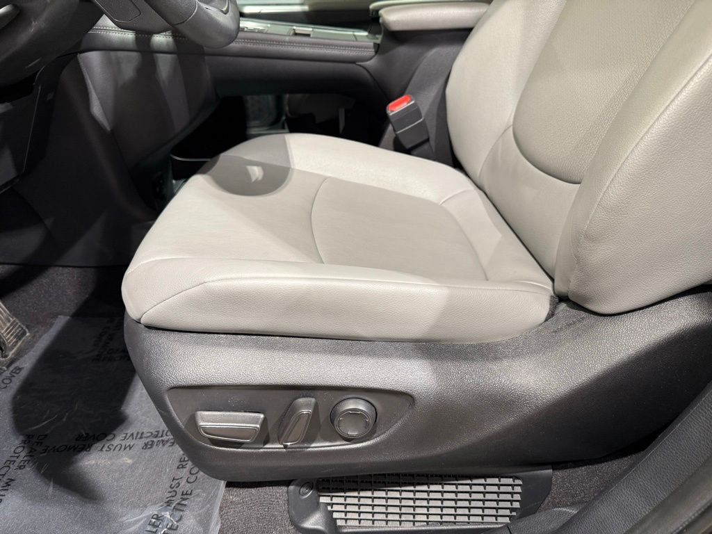 Thumbnail: 2025 Toyota Sienna - 14