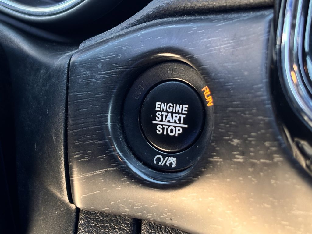 Used Car 2019 Jeep Grand Cherokee  Altitude For Sale Under $25,000 In Corsicana, Texas