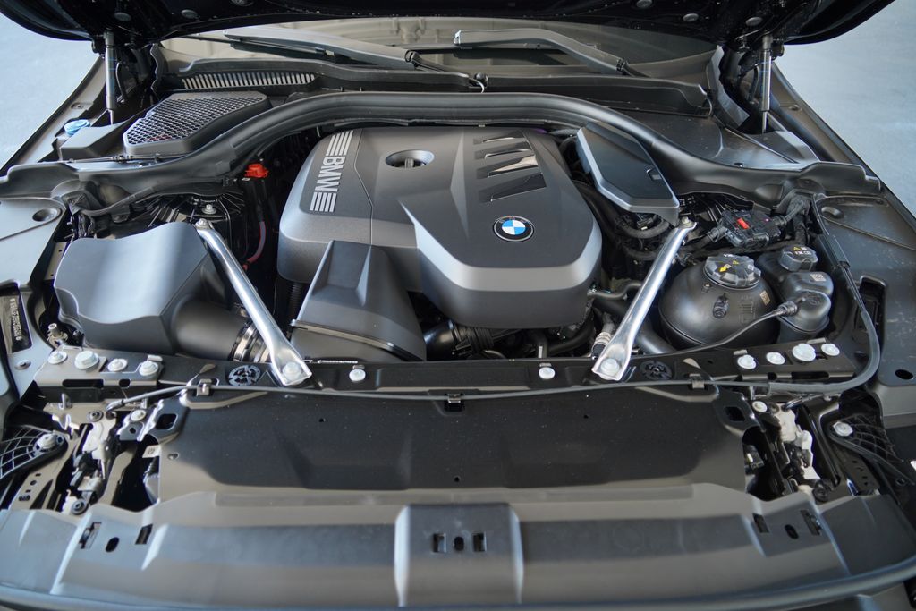 Thumbnail: 2027 BMW 5 Series - 20