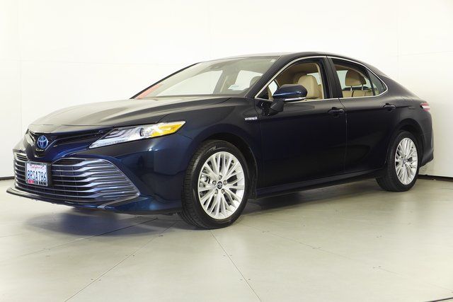 2020 Toyota Camry Hybrid XLE 2