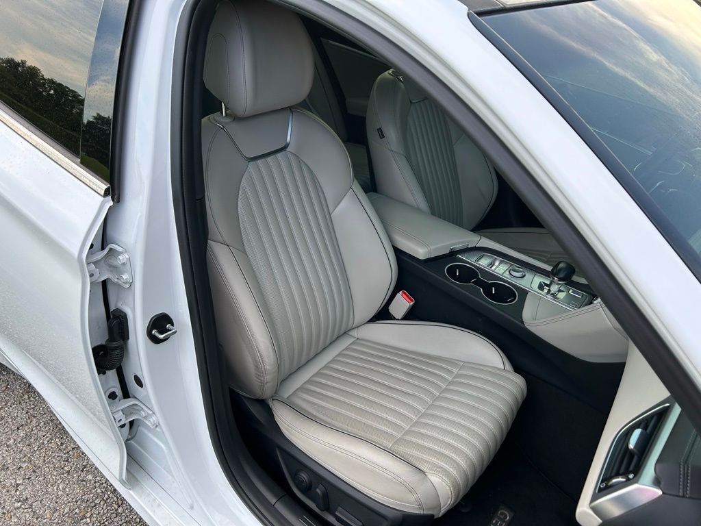 2022 Genesis G70 3.3T 13