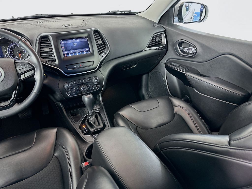 Thumbnail: 2019 Jeep Cherokee - 22