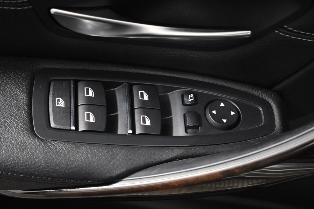 Thumbnail: 2016 BMW 3 Series - 31