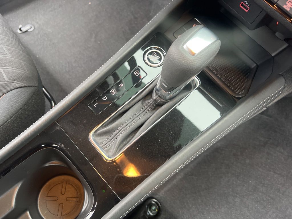 2024 Nissan Kicks SR photo