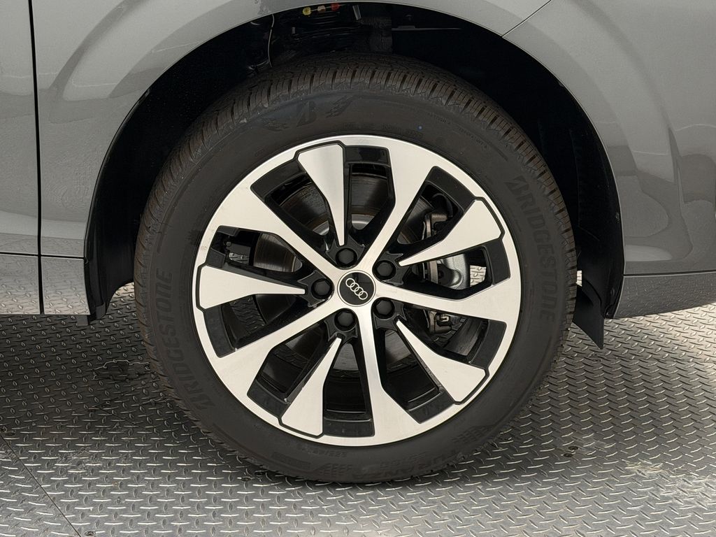 Thumbnail: 2026 Audi Q3 - 9