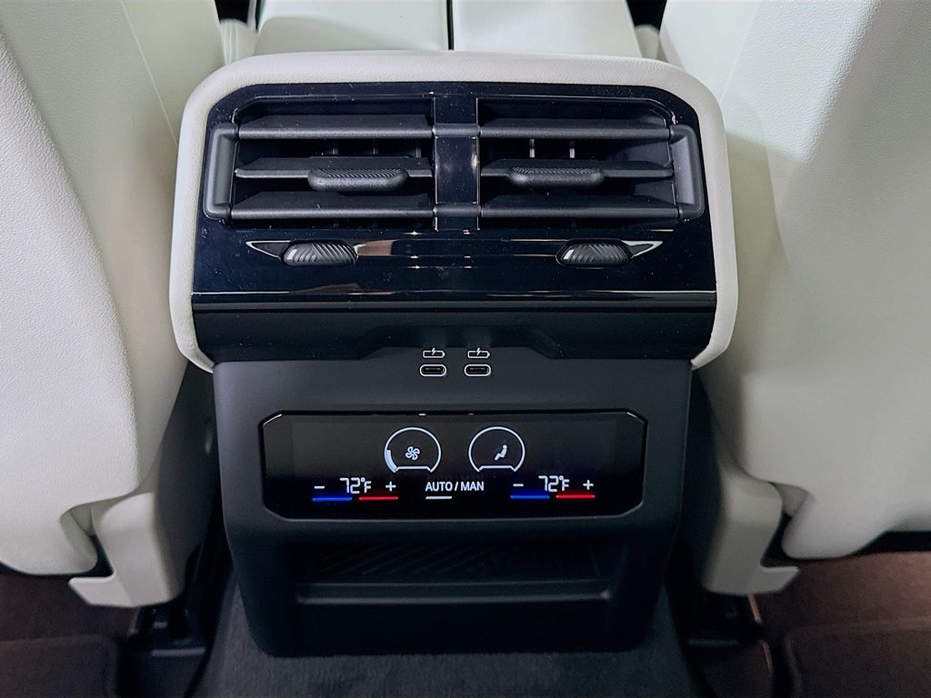 Thumbnail: 2026 BMW i5 - 18