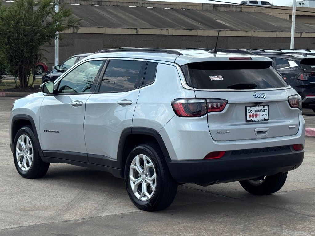 2024 Jeep Compass Latitude Silver at Toyota of Victoria