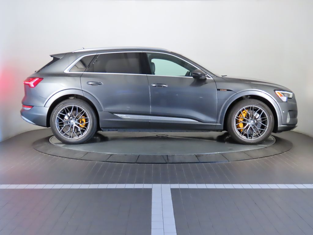 Thumbnail: 2019 Audi e-tron - 8