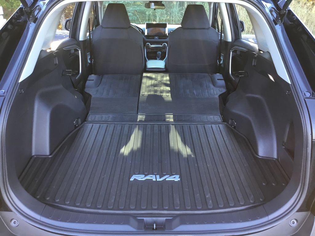 Thumbnail: 2023 Toyota RAV4 - 17