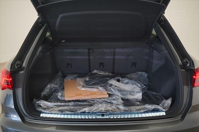 Thumbnail: 2025 Audi Q3 - 11