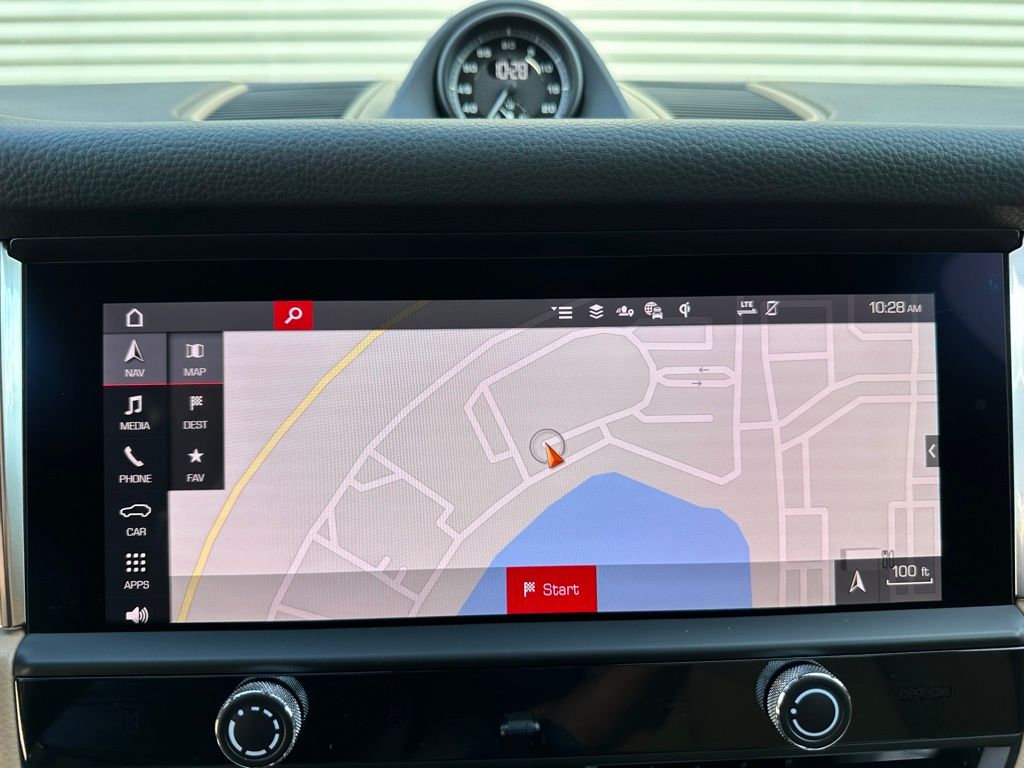 Thumbnail: 2026 Porsche Macan - 27