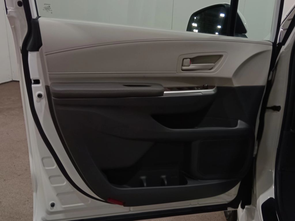 2023 Toyota Sienna LE