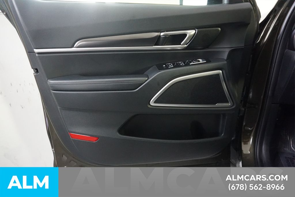 Used 2025 Green Kia S image 49