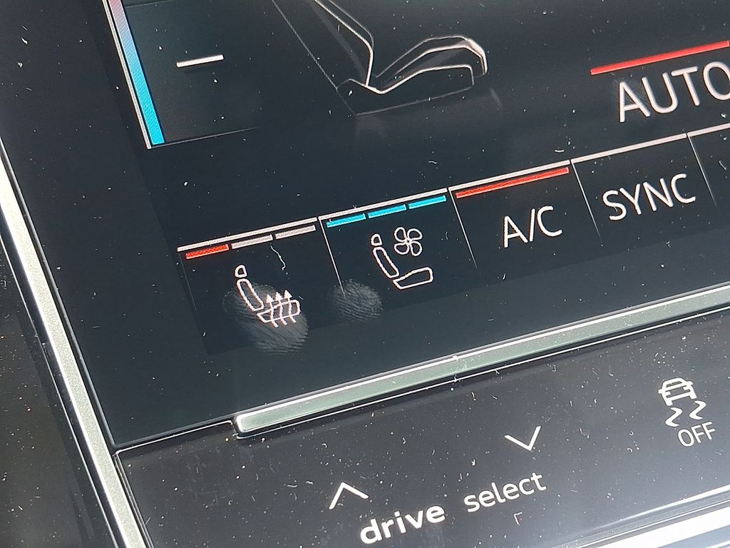 Thumbnail: 2026 Audi Q8 - 18