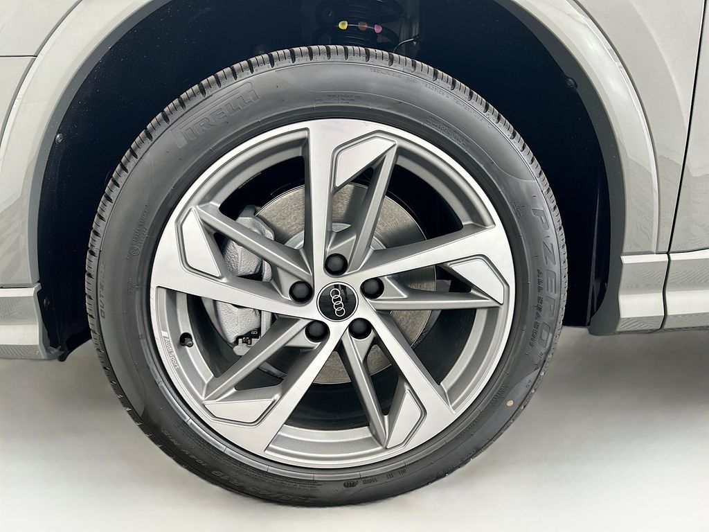 Thumbnail: 2025 Audi Q3 - 28