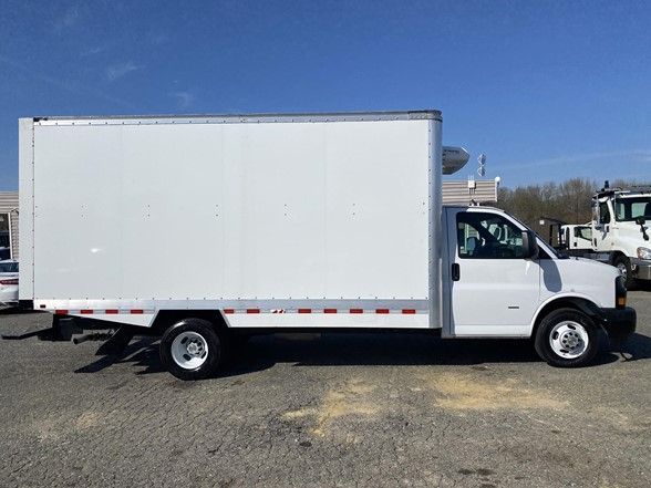 Summit White 2024 Chevrolet Express Chassis 3500 Cutaway 177 Van Rear-Wheel Drive 8-Speed Automatic