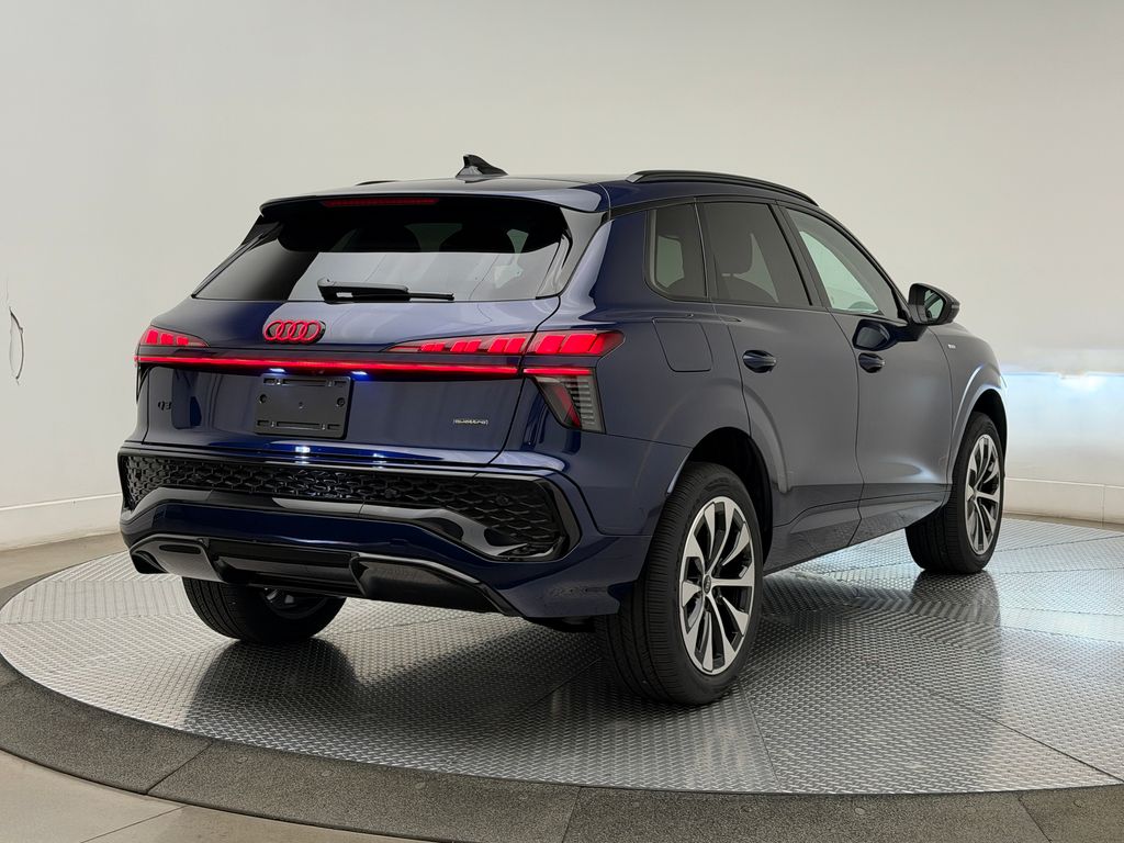 Thumbnail: 2026 Audi Q3 - 10