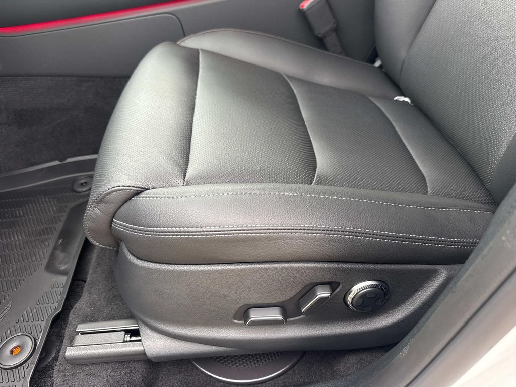 New 2026 White Genesis 2.5T image 18