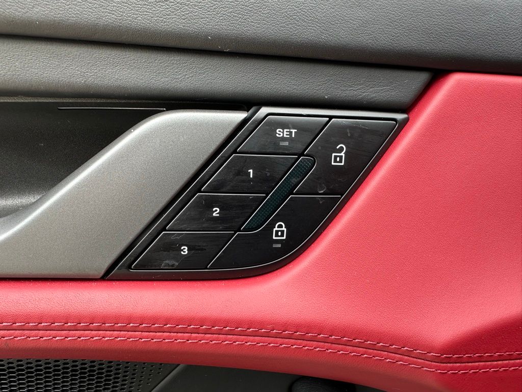 Thumbnail: 2025 Porsche Taycan - 19