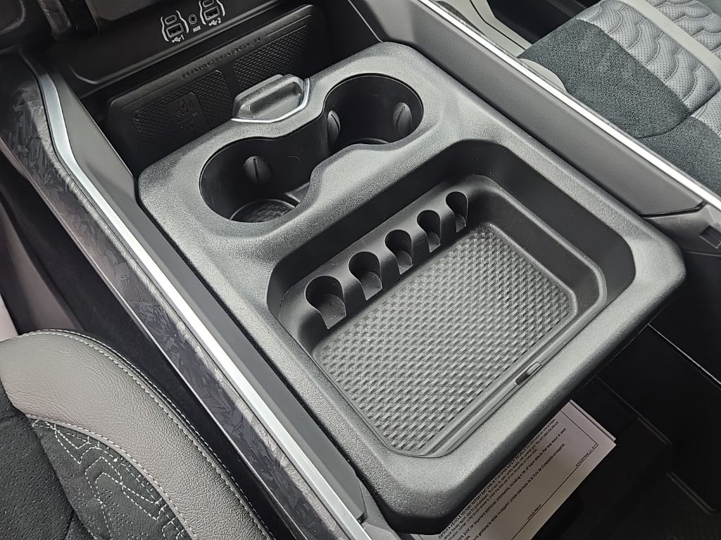 Used 2025 White Ram Big Horn/Lone Star image 41