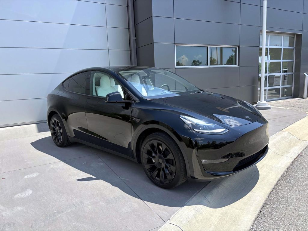 /2023 Tesla Model-Y