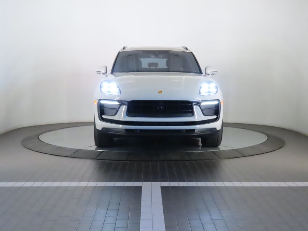 Thumbnail: 2022 Porsche Macan - 10