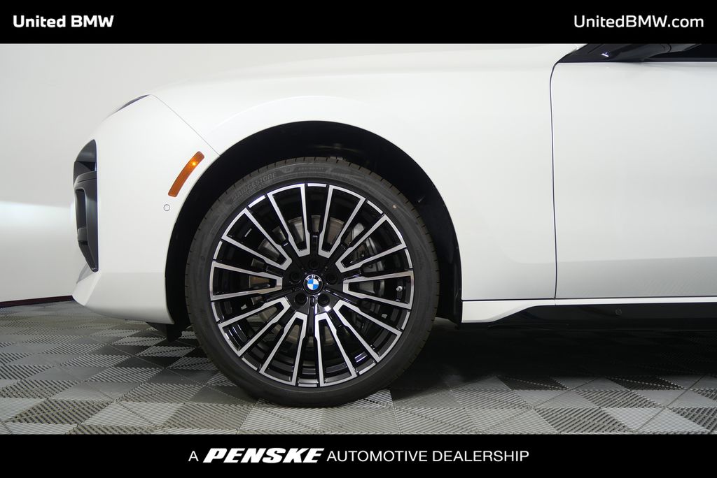 Thumbnail: 2025 BMW 7 Series - 7