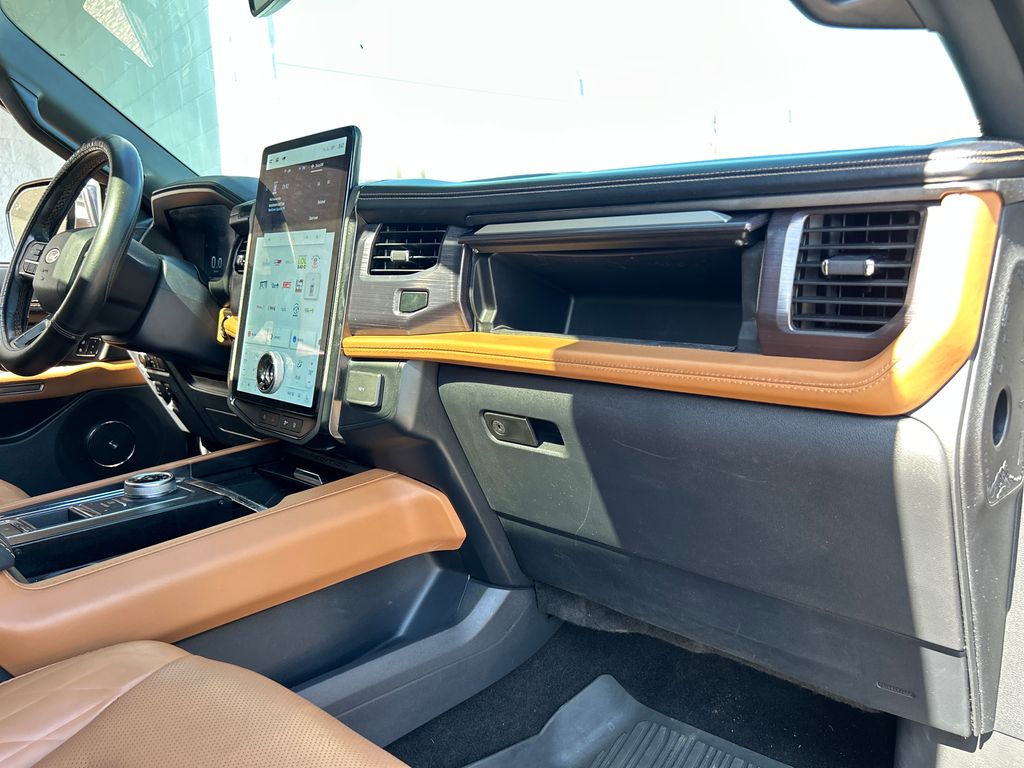 2022 Black Metallic Ford Expedition Max Platinum RWD SUV