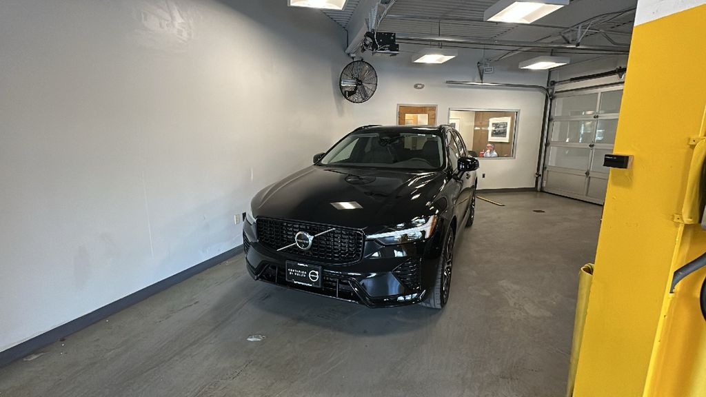 2025 Volvo XC60 B5 Plus Dark Theme AWD