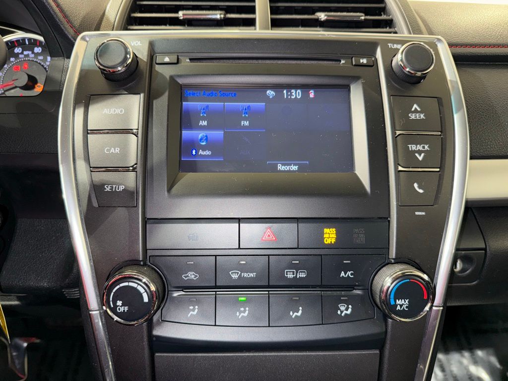 2017 Toyota Camry SE 24