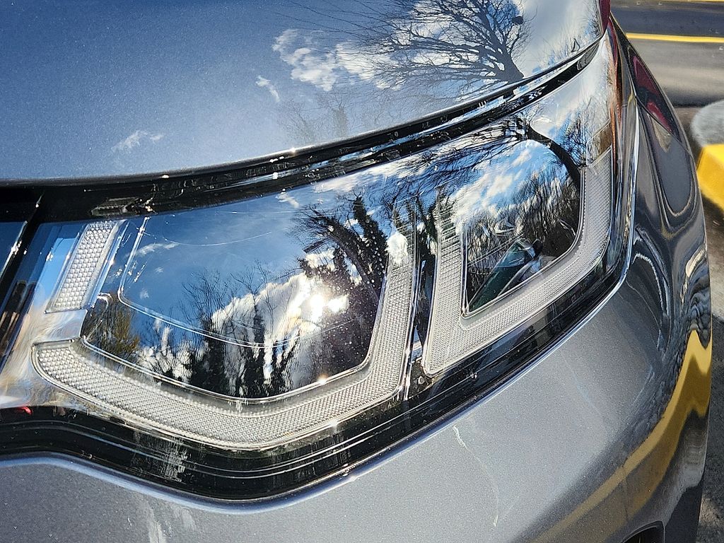 Thumbnail: 2025 Land Rover Discovery Sport - 9