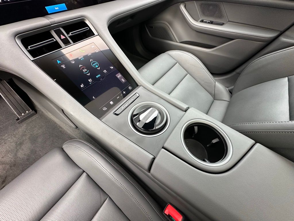 Thumbnail: 2025 Porsche Taycan - 27