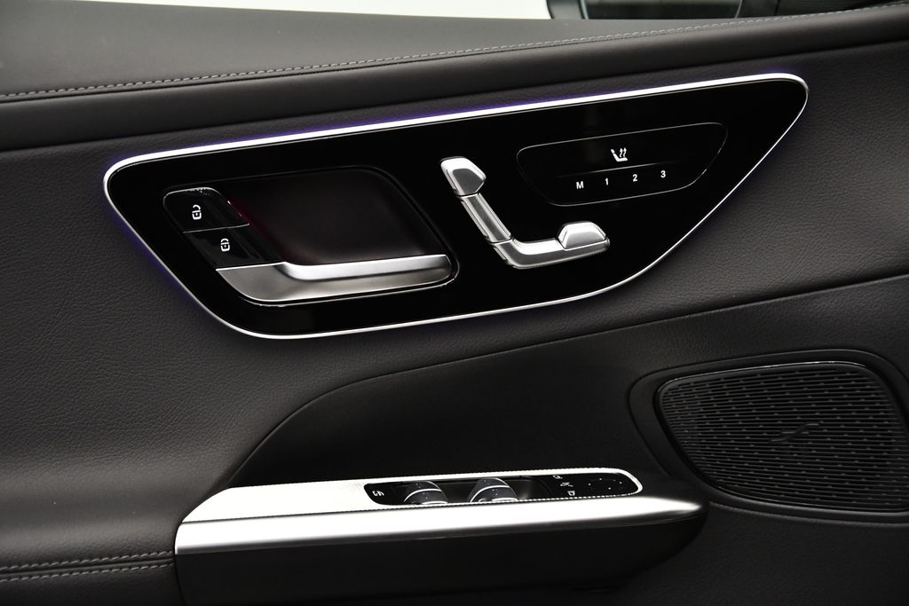 Thumbnail: 2025 Mercedes-Benz GLC - 32