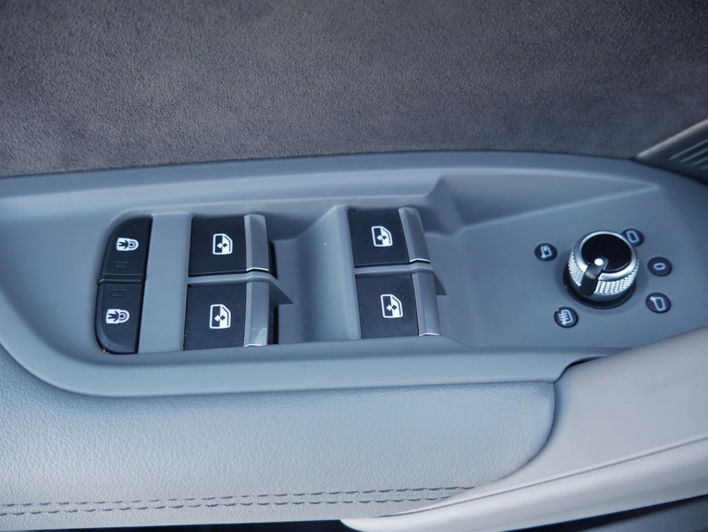 Thumbnail: 2023 Audi SQ5 - 17