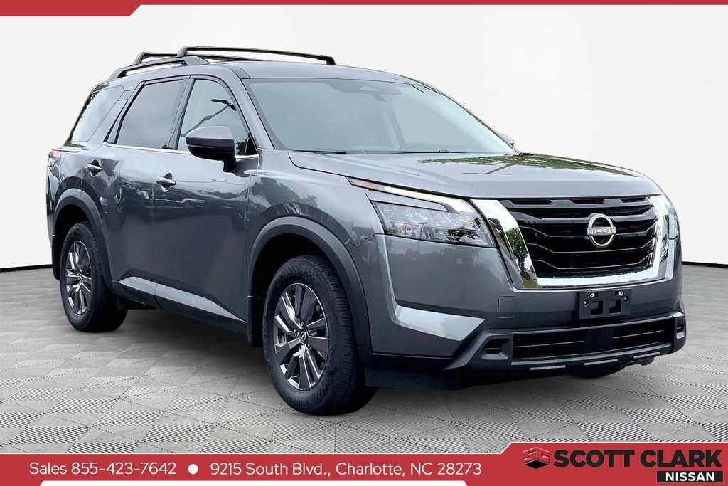 2023 Nissan Pathfinder SV
