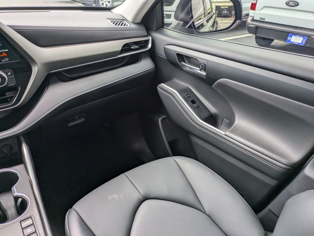 2024 Toyota Highlander Hybrid XLE