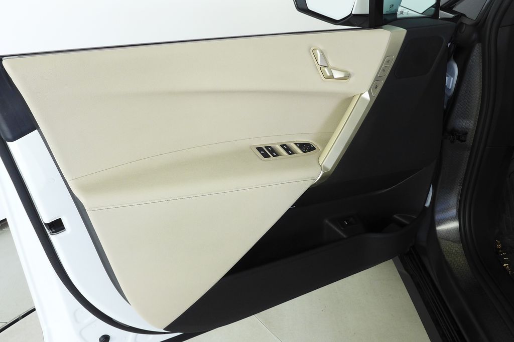 Thumbnail: 2023 BMW iX - 10