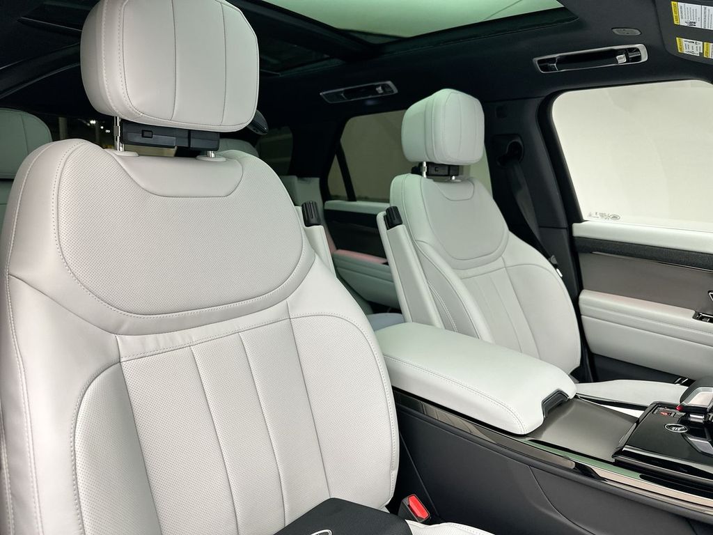 2025 Land Rover Range Rover Sport SE 5