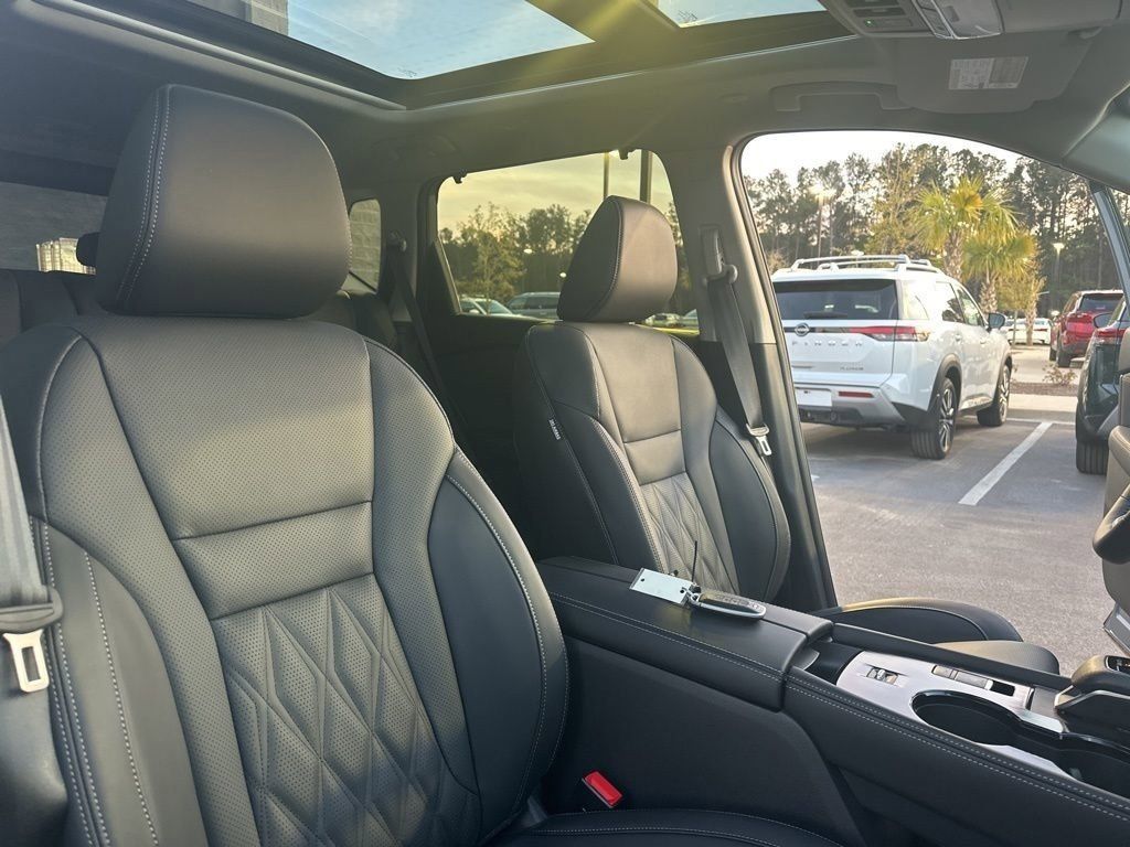 2025 Boulder Gray Pearl Nissan Rogue Platinum FWD SUV