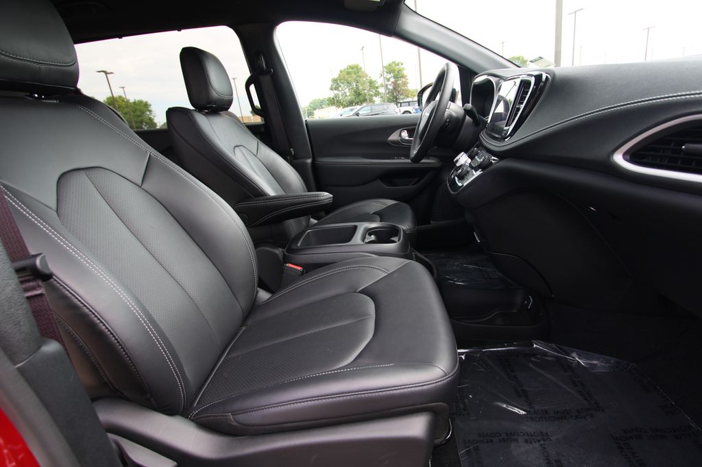 Used 2026 Chrysler Pacifica Van
