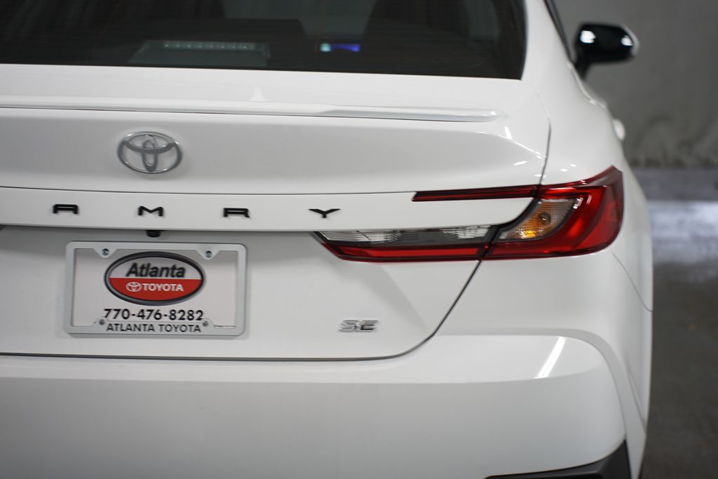 2025 Toyota Camry SE 10