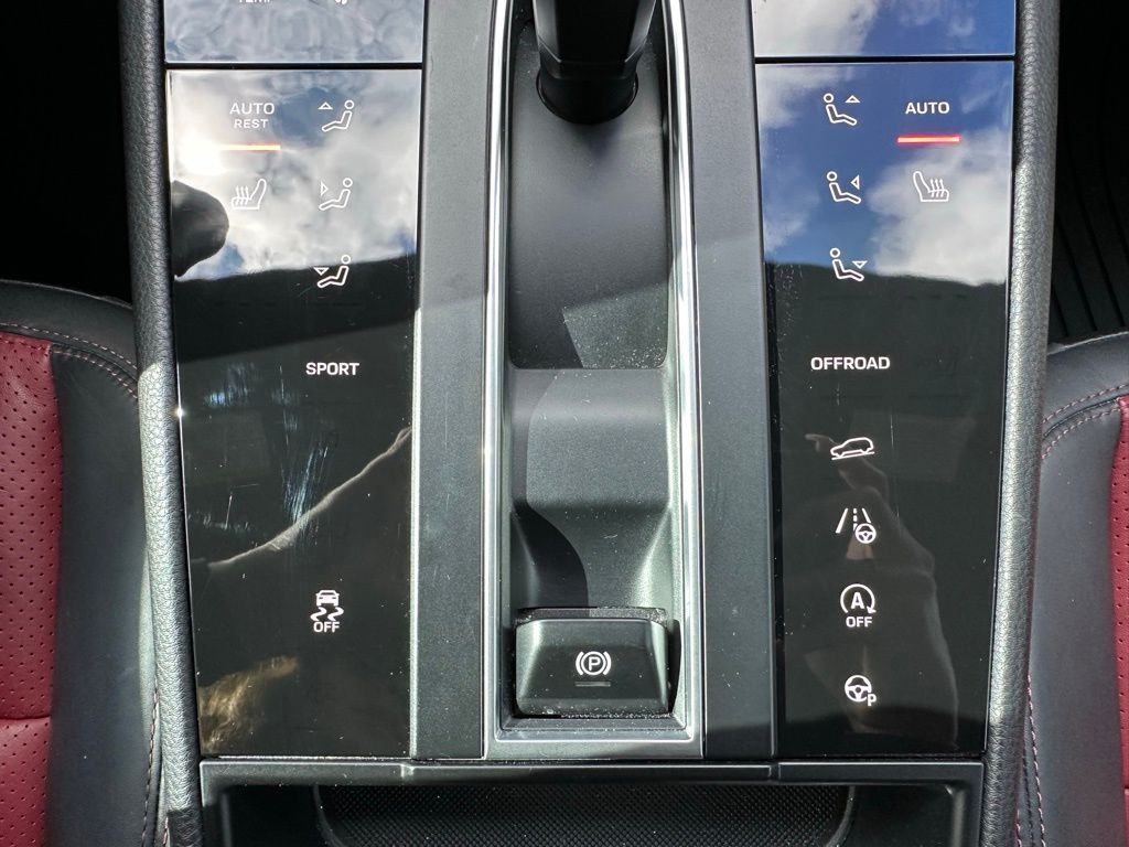 Thumbnail: 2022 Porsche Macan - 24